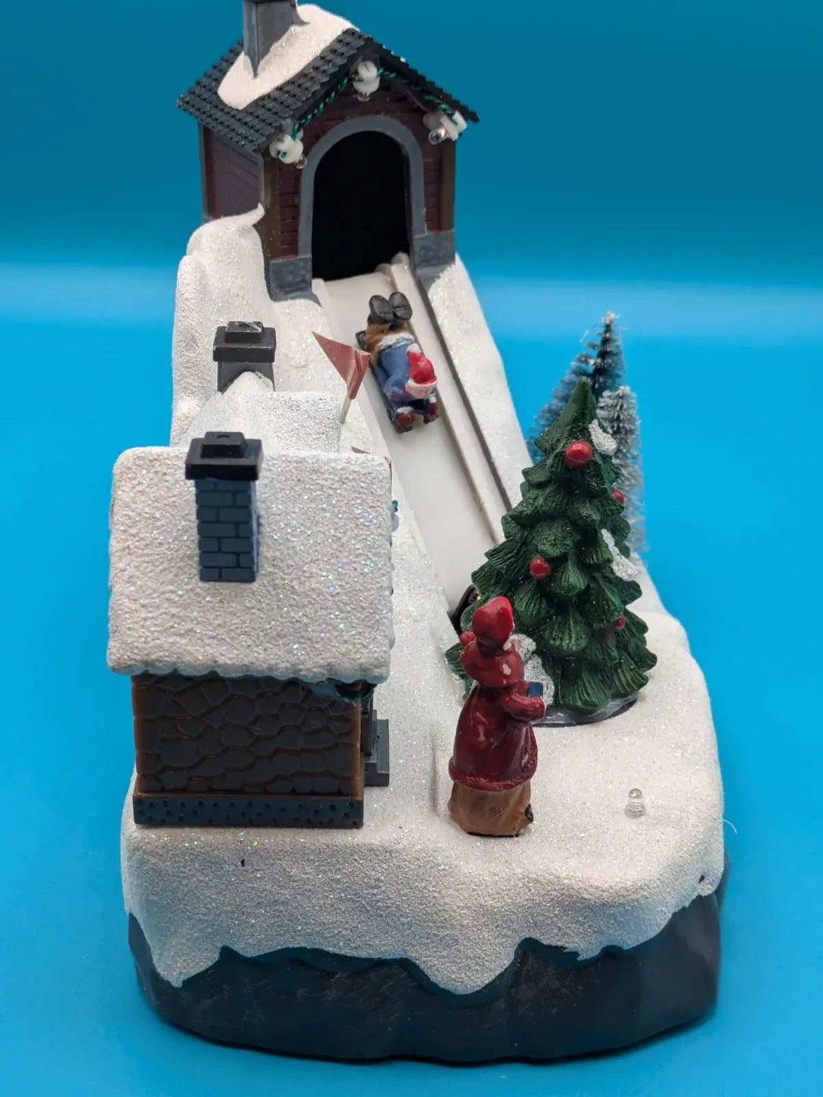 AY SLEDDINGTABLETOP LIGHTED ANIMATED MUSICAL SCENE SLEDS