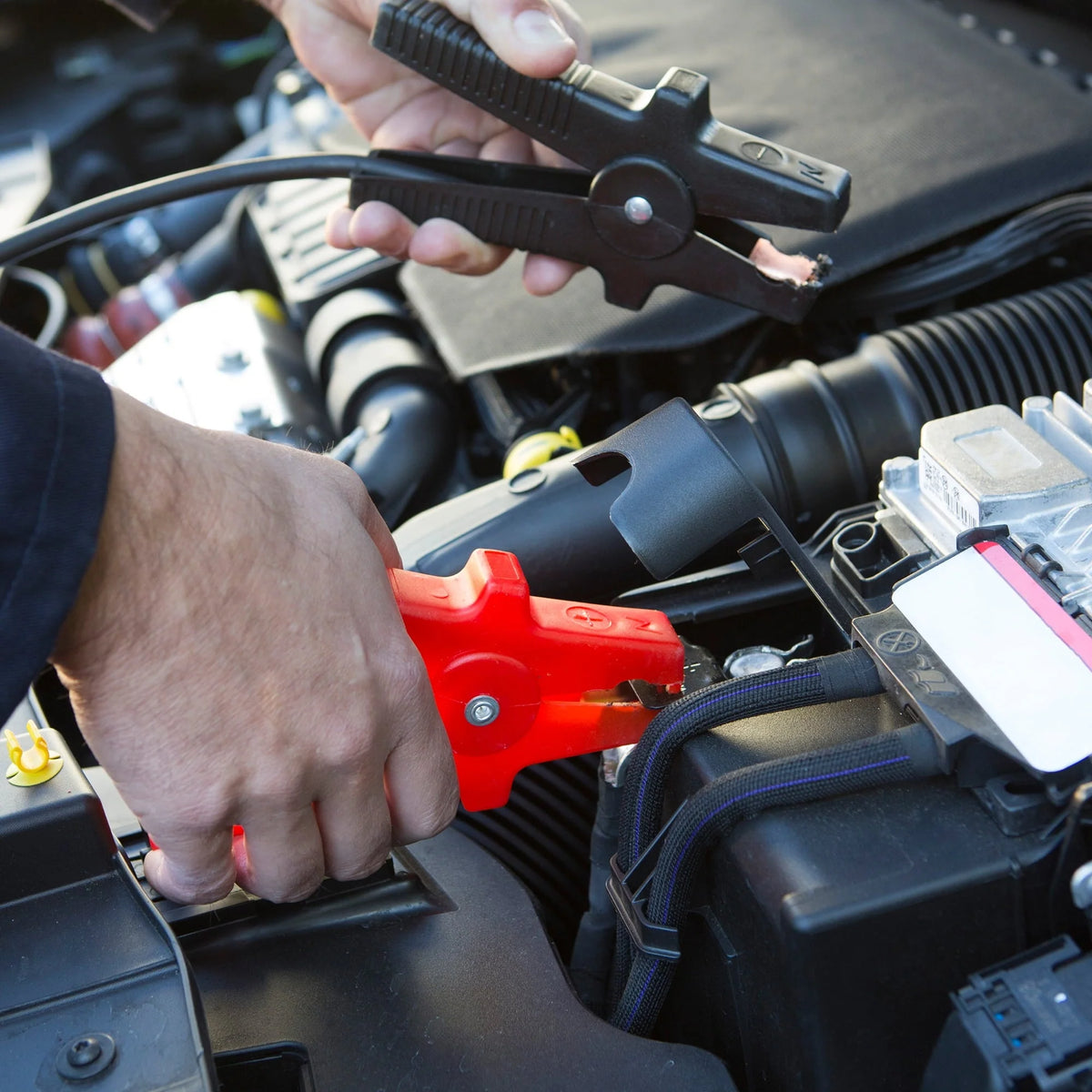 Armor All Emergency Jump Starter Power, 3 Different Emergency LED Lights, 600 Amps, 7200 mAh
