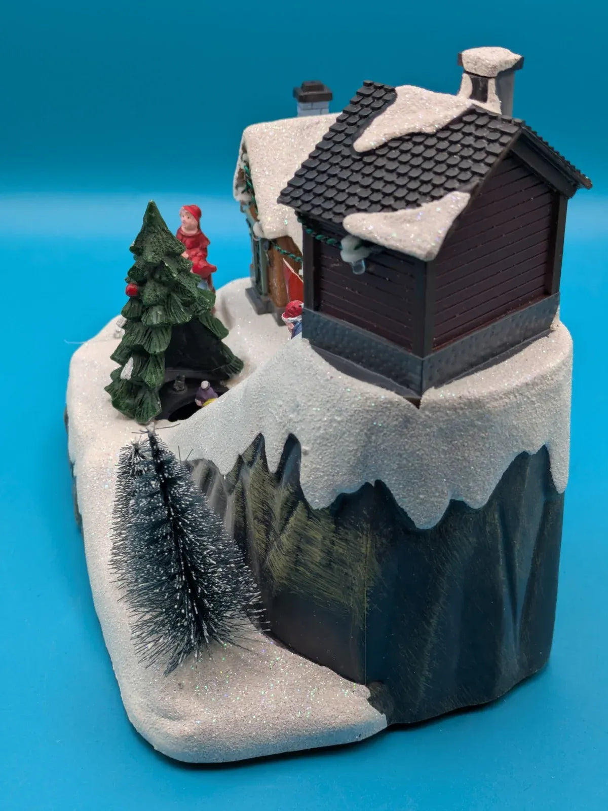 AY SLEDDINGTABLETOP LIGHTED ANIMATED MUSICAL SCENE SLEDS