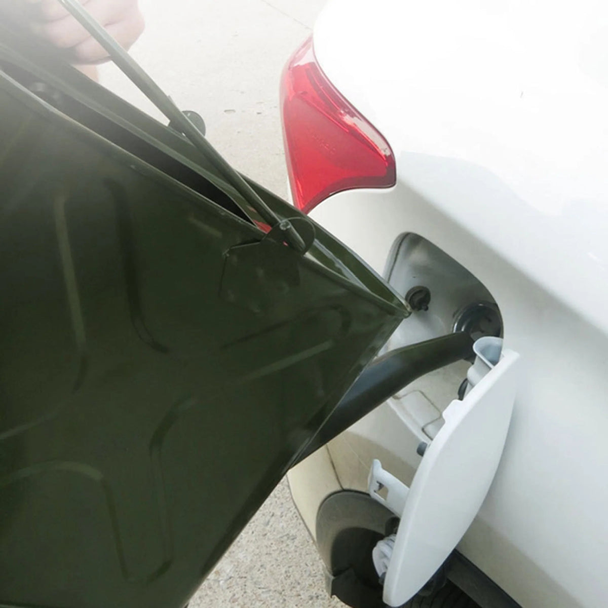 EUBUY 15L Metal Jerry Can with Handle for Water Petrol Oil Water