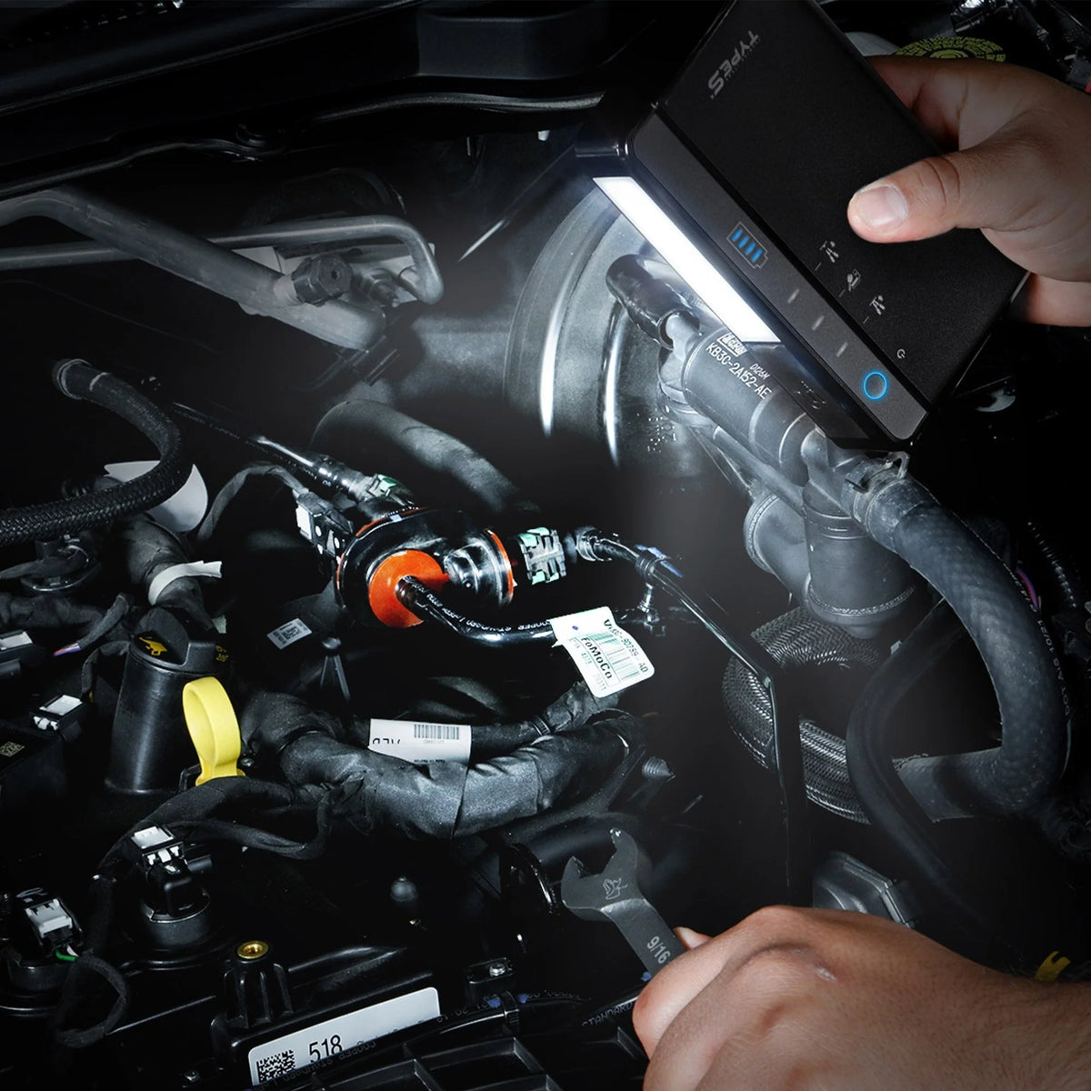Portable Jump Starter & Power Bank with Emergency Multimode Floodlight